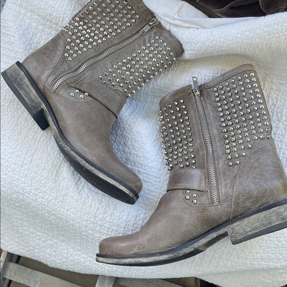 Steve Madden Studded Taupe Gray Leather Monica Moto Ankle Boots Size 9.5 - Picture 6 of 8